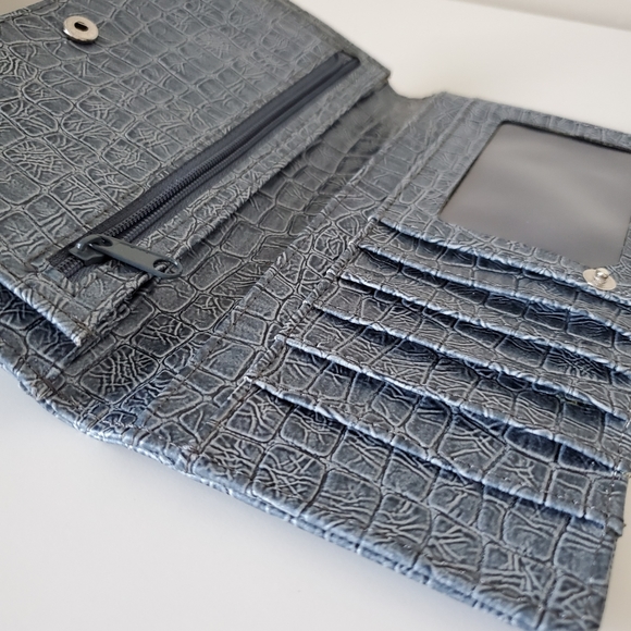 Blue Kenneth Cole Wallet - Picture 4 of 4